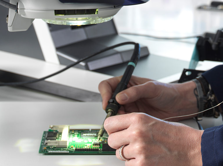 PCB-reworking-under-DRV-Stereo-CAM-768×572 PCB reworking under DRV Stereo CAM digital stereo microscope