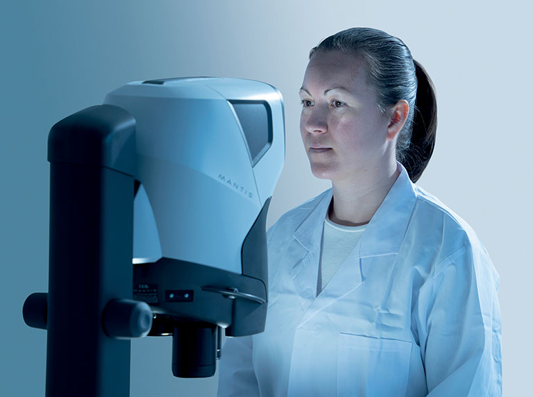 Maximum-eye-comfort-using-Mantis-stereo-microscope-768×572 Close up of component bore hole