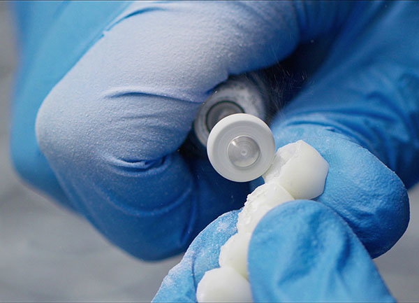 dental_zirconium-porcelain-600×433 Porcelain teeth being worked with a tool