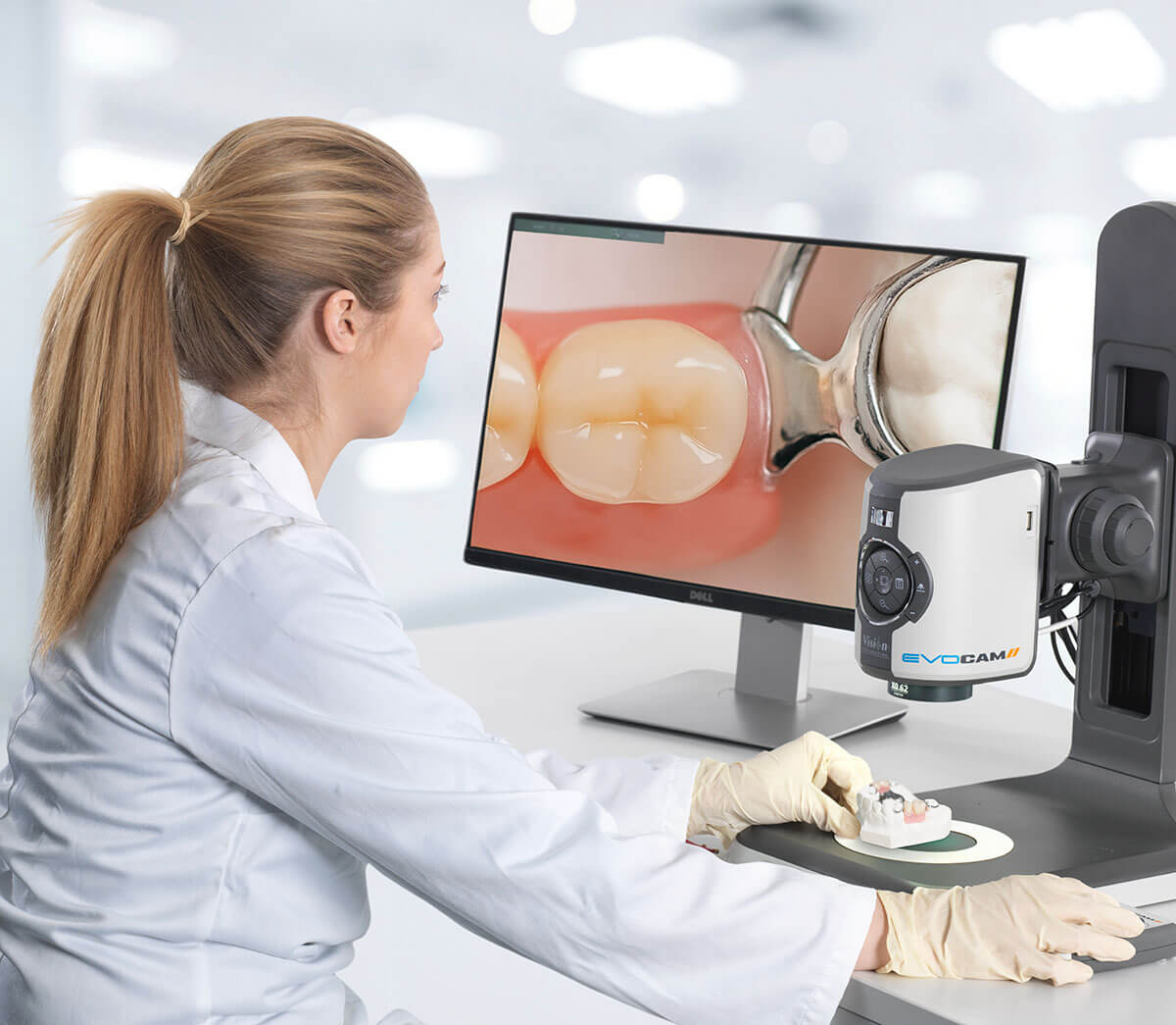 evo-cam-ii-dental-product-feature-comp-1200×1045 EVO Cam II digital microscope inspecting a dental retainer